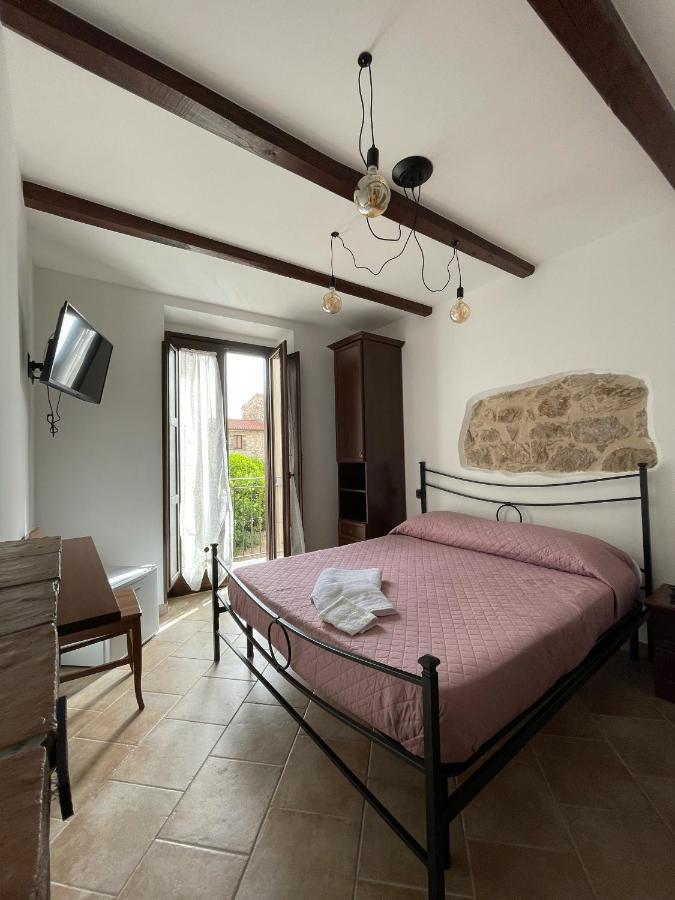 Bed and Breakfast La Vie En Rose Фонди Экстерьер фото