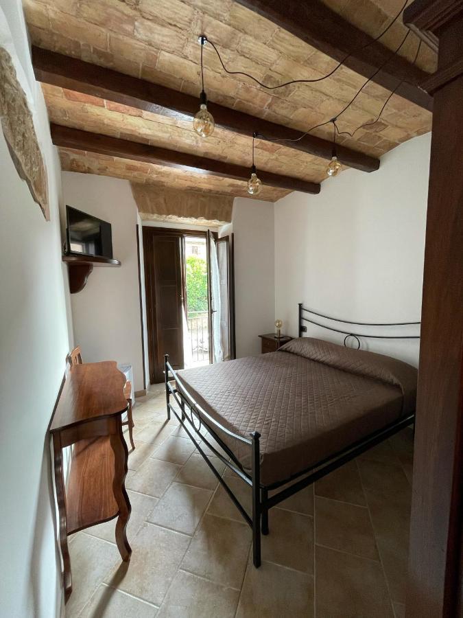 Bed and Breakfast La Vie En Rose Фонди Экстерьер фото