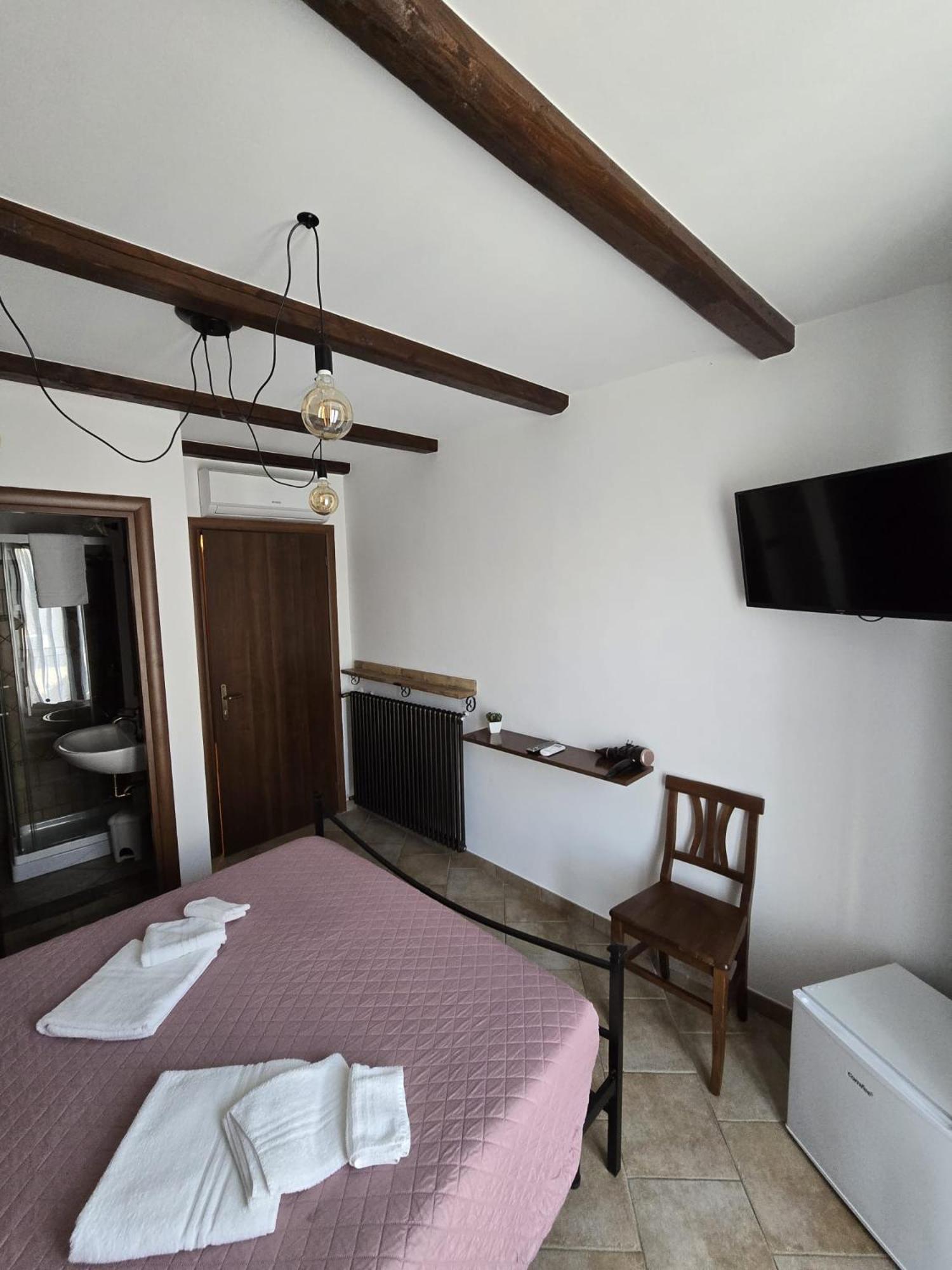 Bed and Breakfast La Vie En Rose Фонди Экстерьер фото